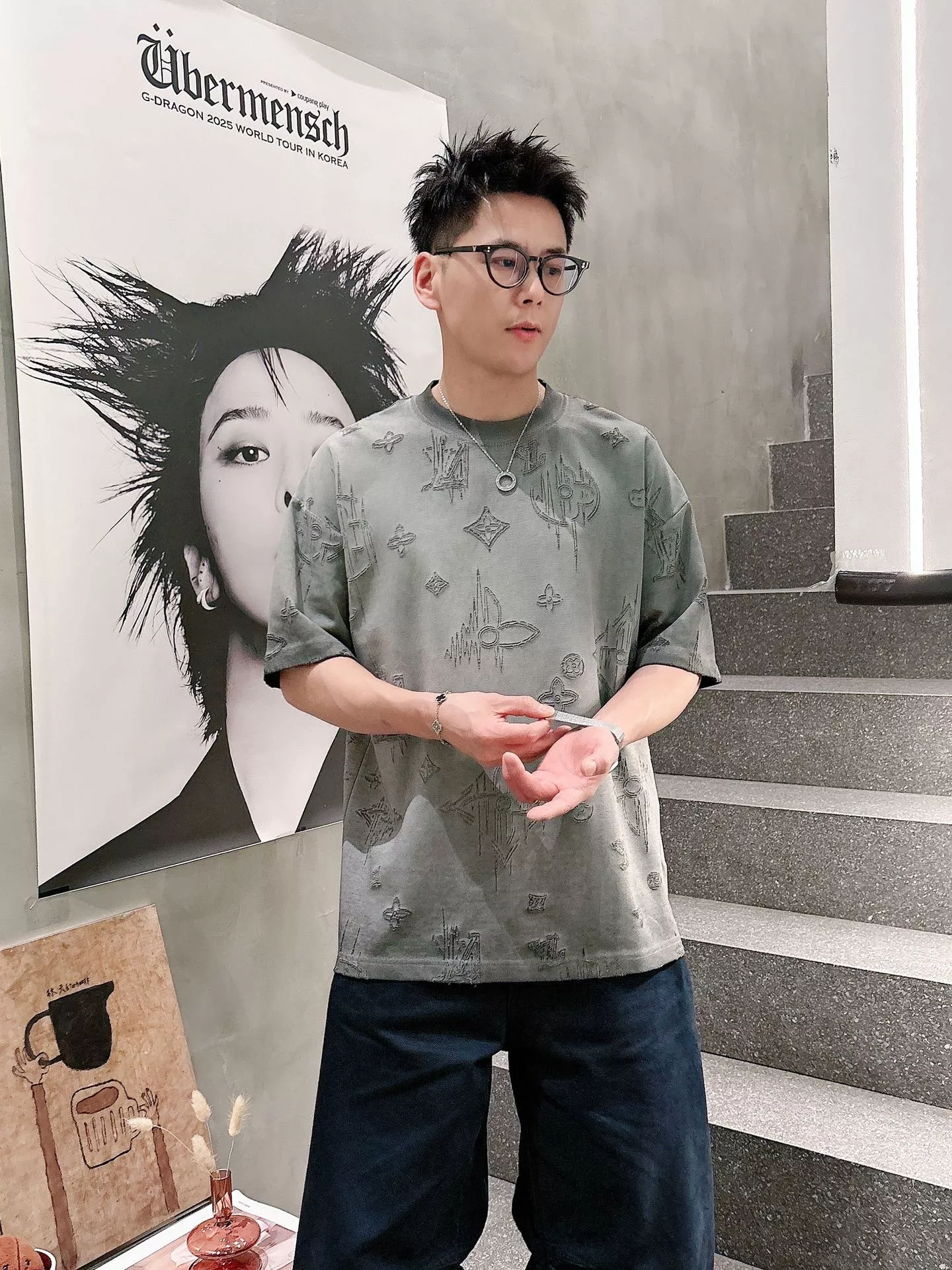 루이비통 로고 번아웃 자카드 반소매 티셔츠 상세 이미지 18