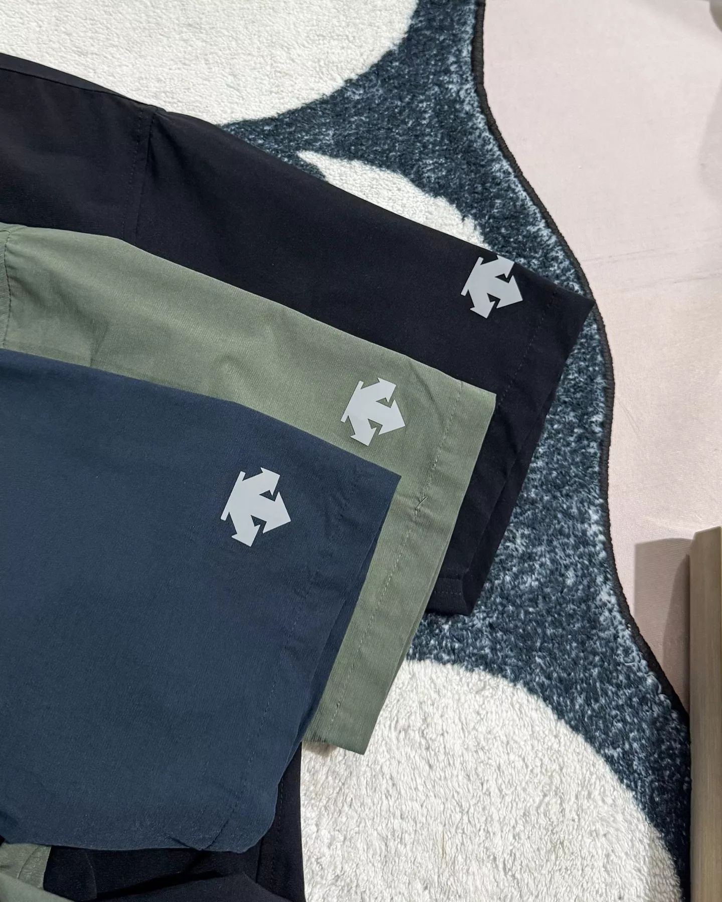 데상트 기능성 반소매 셔츠 상세 이미지 16