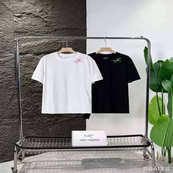 아크테릭스 프린트 루즈핏 반소매 티셔츠