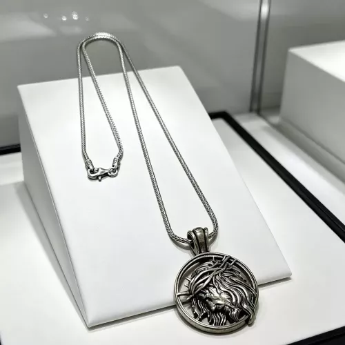 발렌시아가 빈티지 무드의 원형 펜던트 체인 목걸이