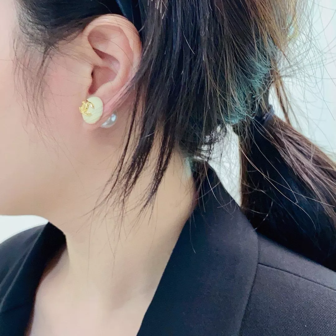 샤넬 컬러 포인트 이어스터드 상세 이미지 4