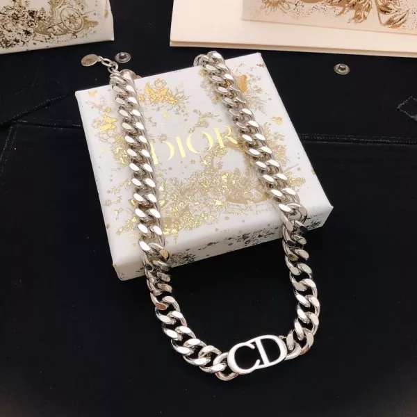 디올 CD 로고 실버 톤 목걸이