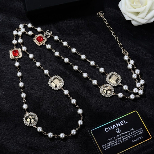 샤넬 진주 장식 롱 체인 목걸이