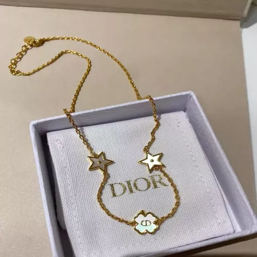 디올 화이트 자개 클로버 스타 펜던트 목걸이