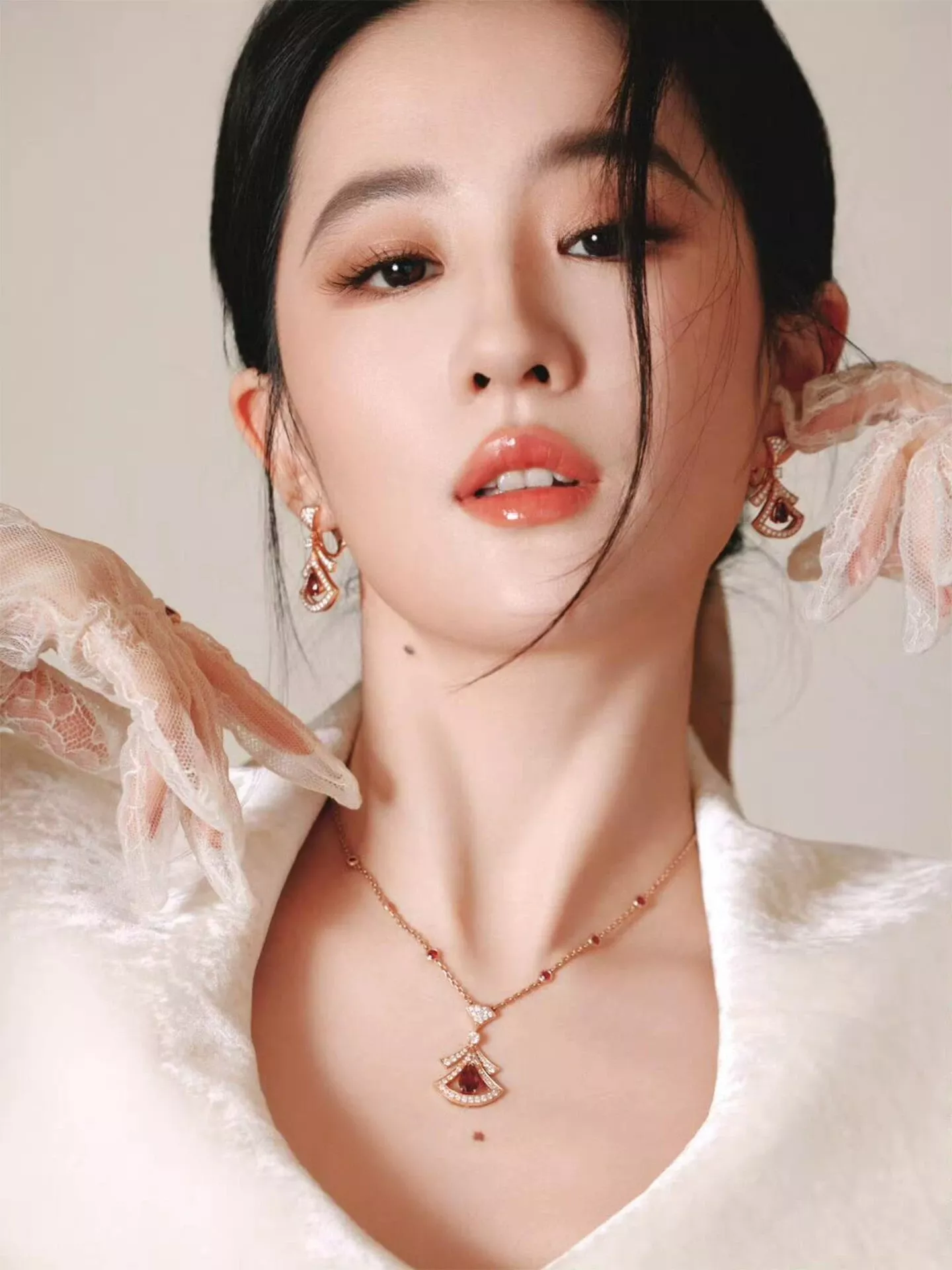 불가리 로즈골드 톤 그린 스톤 장식 목걸이 상세 이미지 8