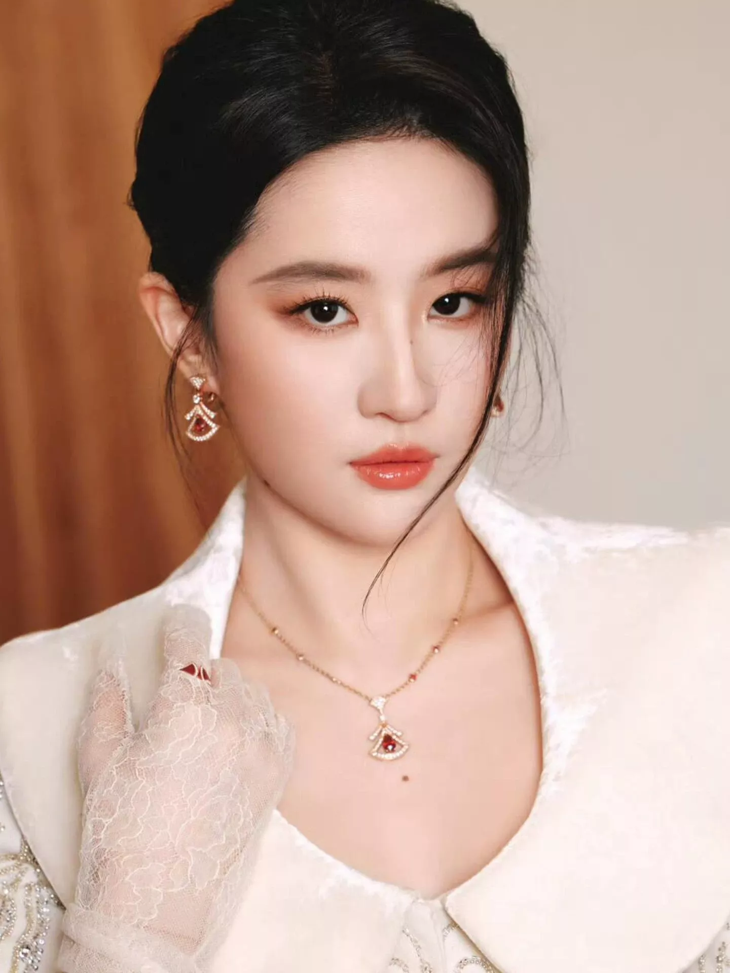 불가리 로즈골드 톤 그린 스톤 장식 목걸이 상세 이미지 9