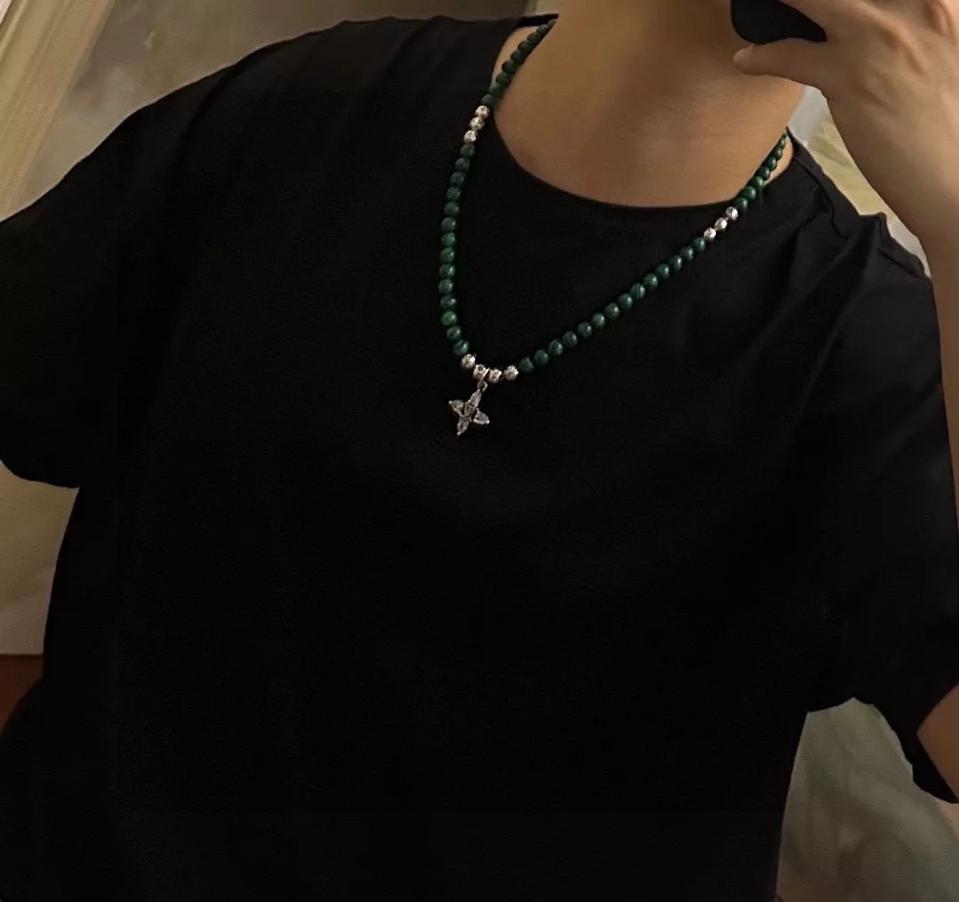 루이비통 마노와 실버 톤 포인트가 어우러진 빈티지 스타일 목걸이 상세 이미지 6