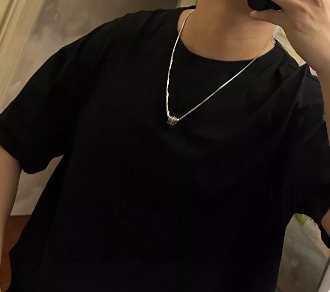루이비통 복고 무드의 실버 톤 체인 목걸이 상세 이미지 4