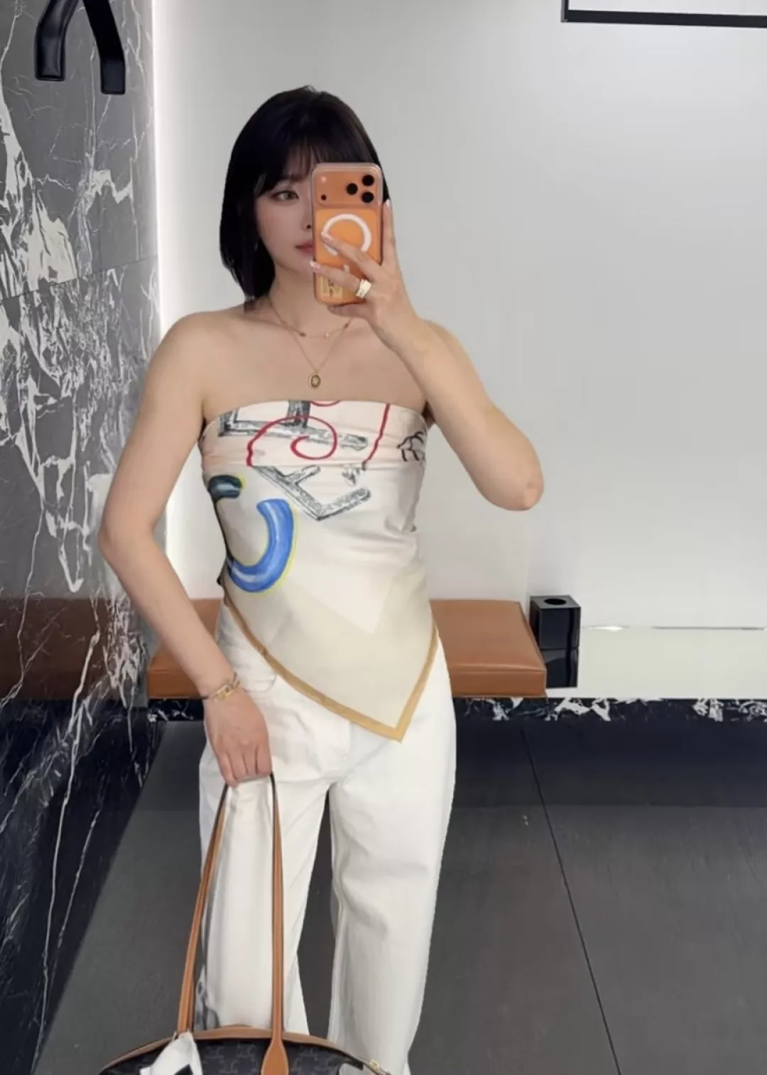 셀린느 골드 펜던트 장식 타원형 목걸이 상세 이미지 12