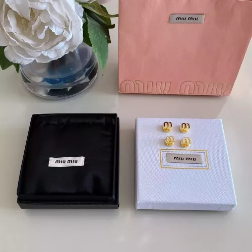 미우미우 레터 M 포인트 귀걸이