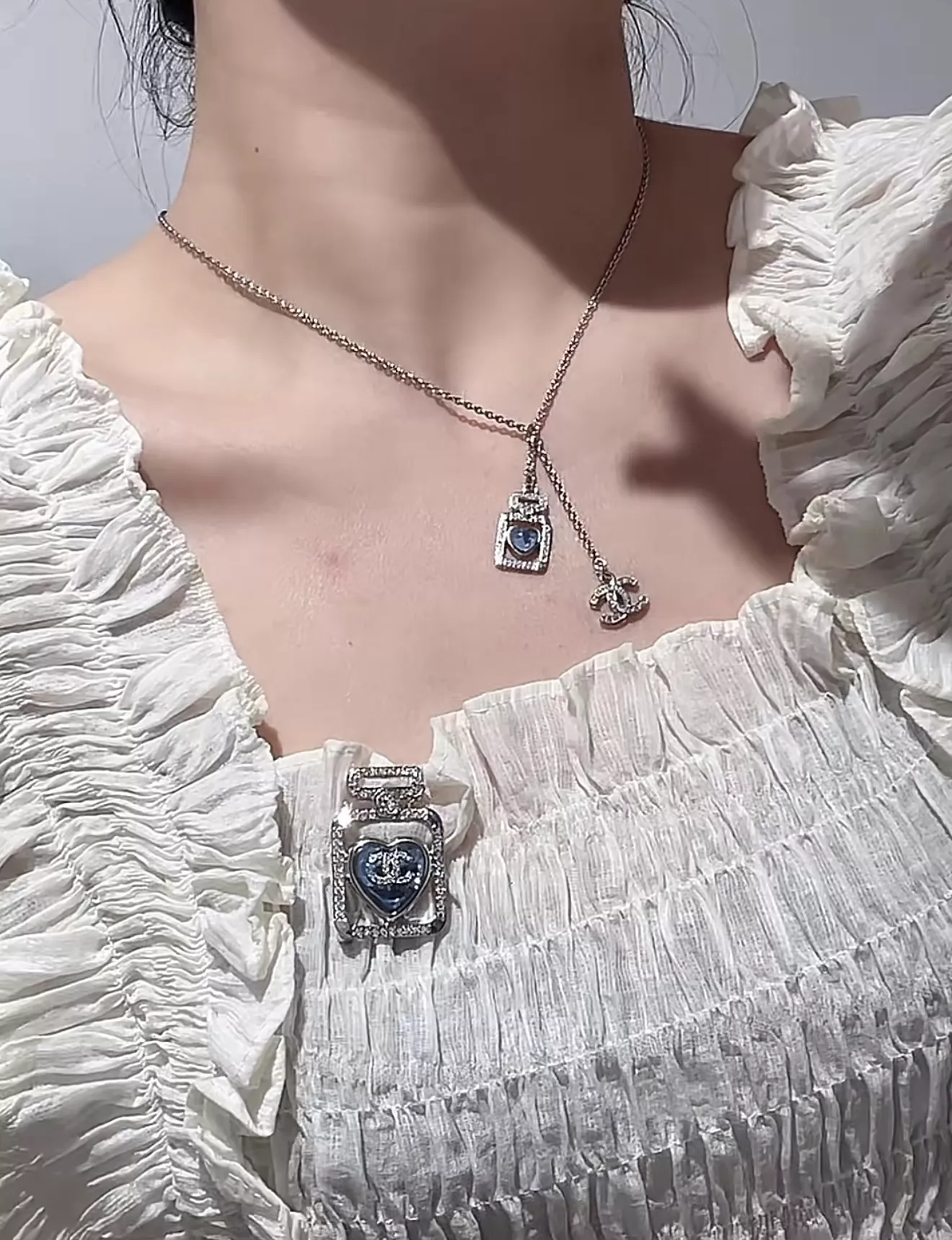 샤넬 블루 하트 향수병 모티브 브로치 상세 이미지 10
