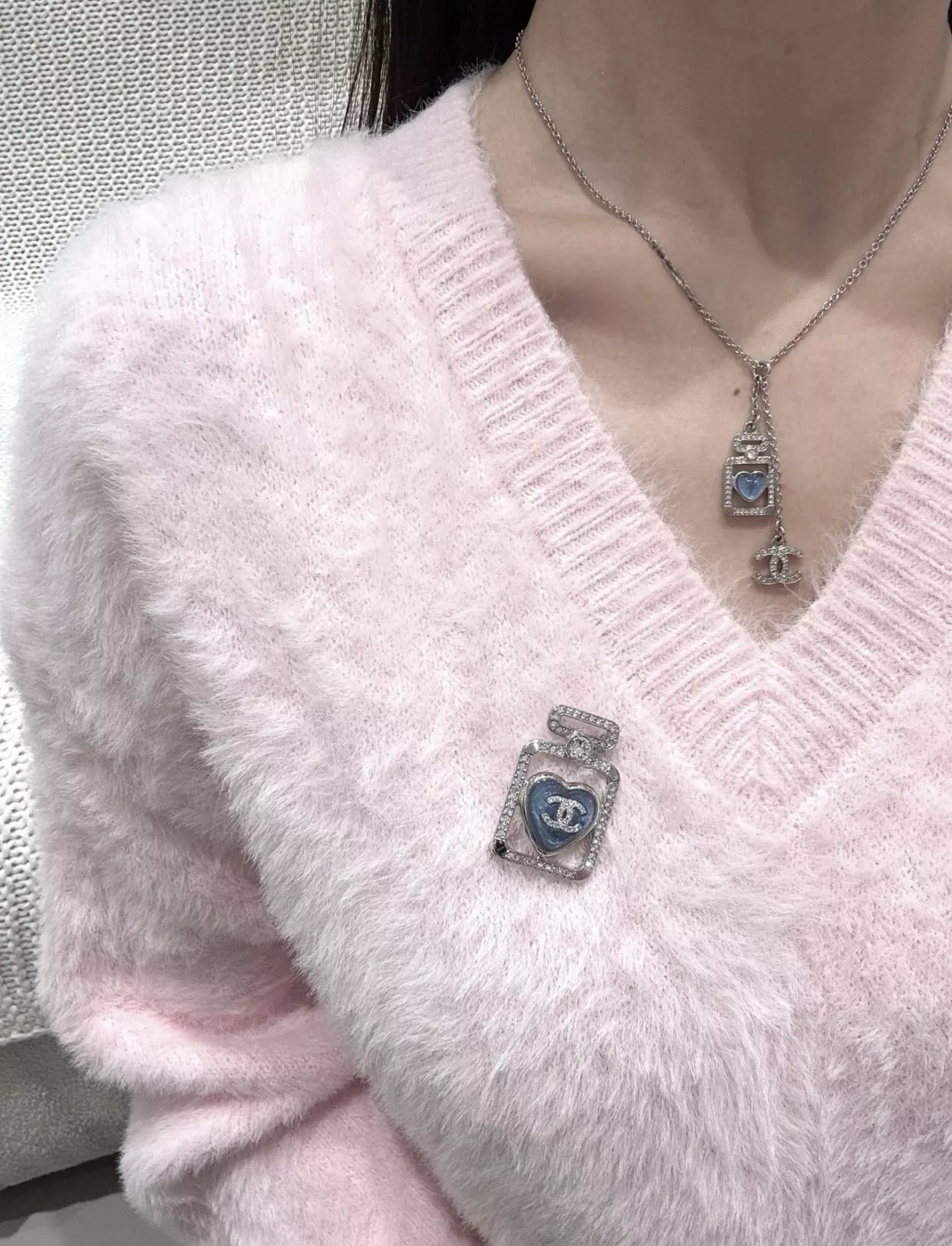 샤넬 블루 하트 향수병 모티브 브로치 상세 이미지 9