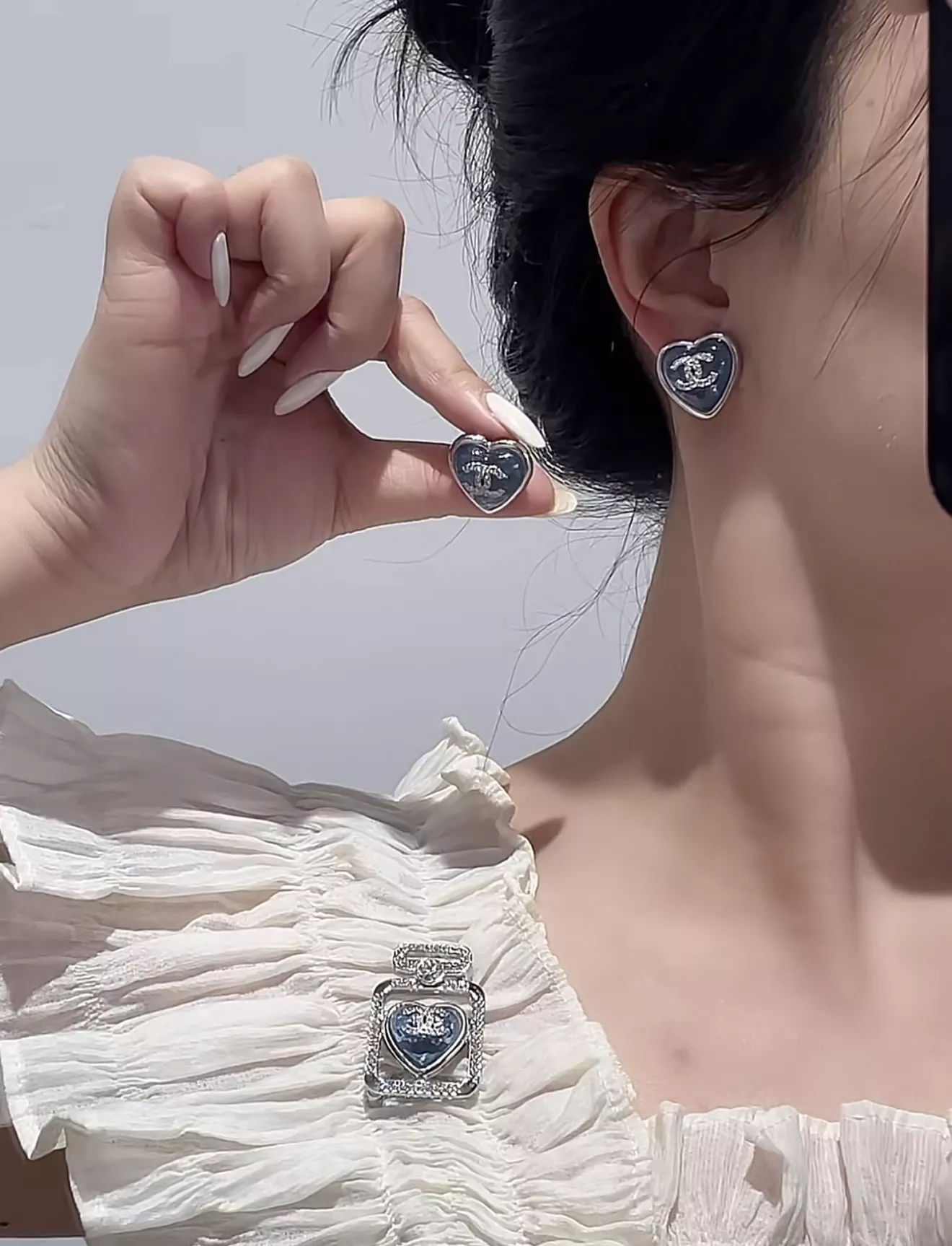 샤넬 블루 하트 향수병 모티브 브로치 상세 이미지 12