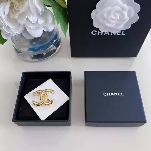 샤넬 더블 C 진주 브로치