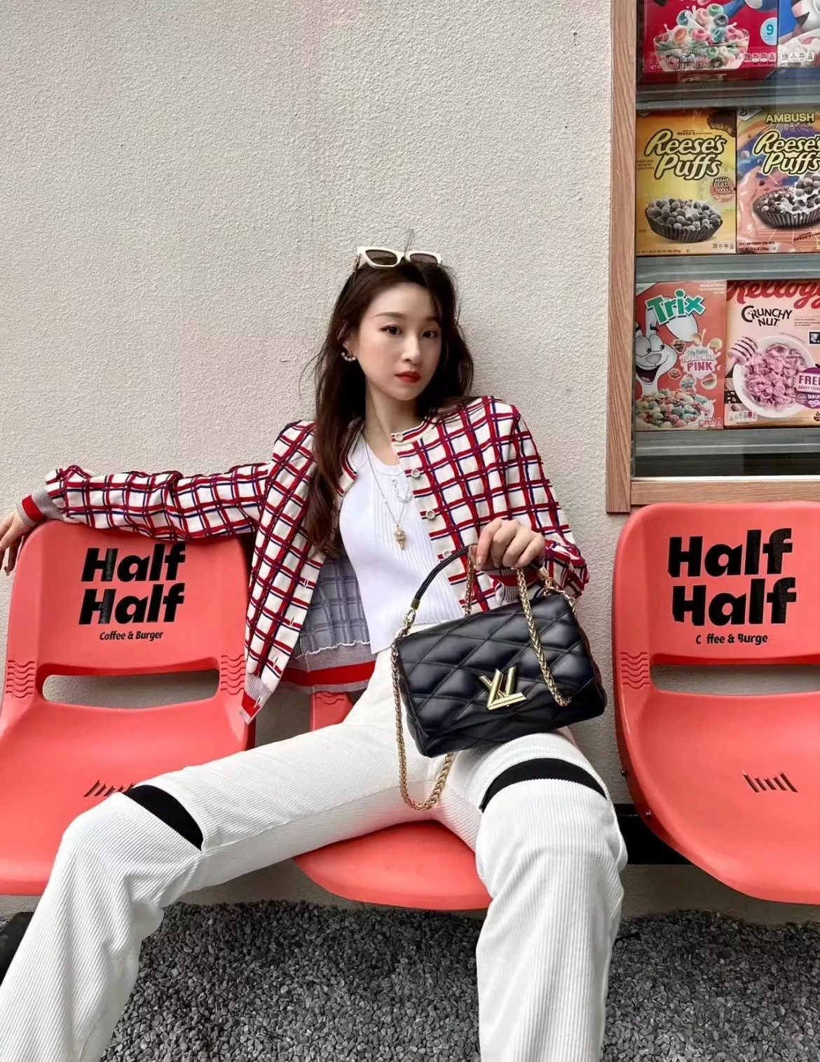 루이비통 로고 장식 비대칭 진주 이어링 상세 이미지 13
