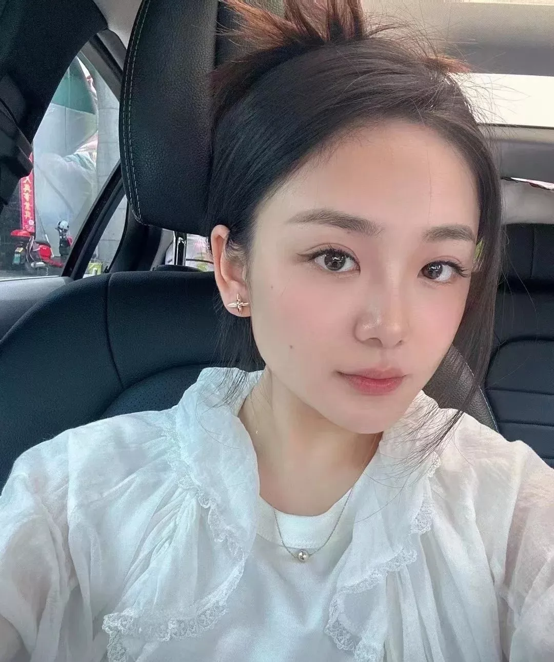 루이비통 모노그램 플라워 진주 스터드 귀걸이 상세 이미지 7
