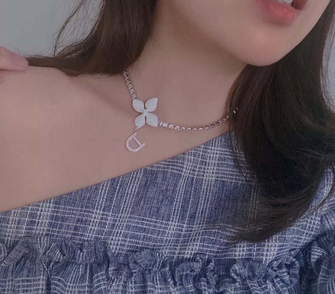 디올 화이트 플라워 장식 풀다이아 초커 상세 이미지 11