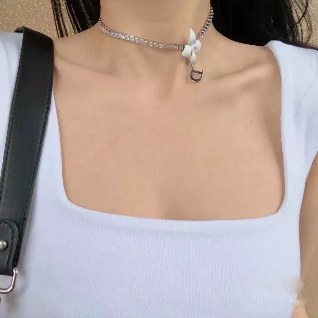 디올 화이트 플라워 장식 풀다이아 초커 상세 이미지 10