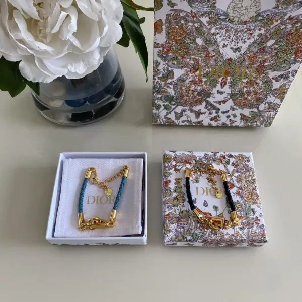디올 CD 트위스트 가죽 팔찌