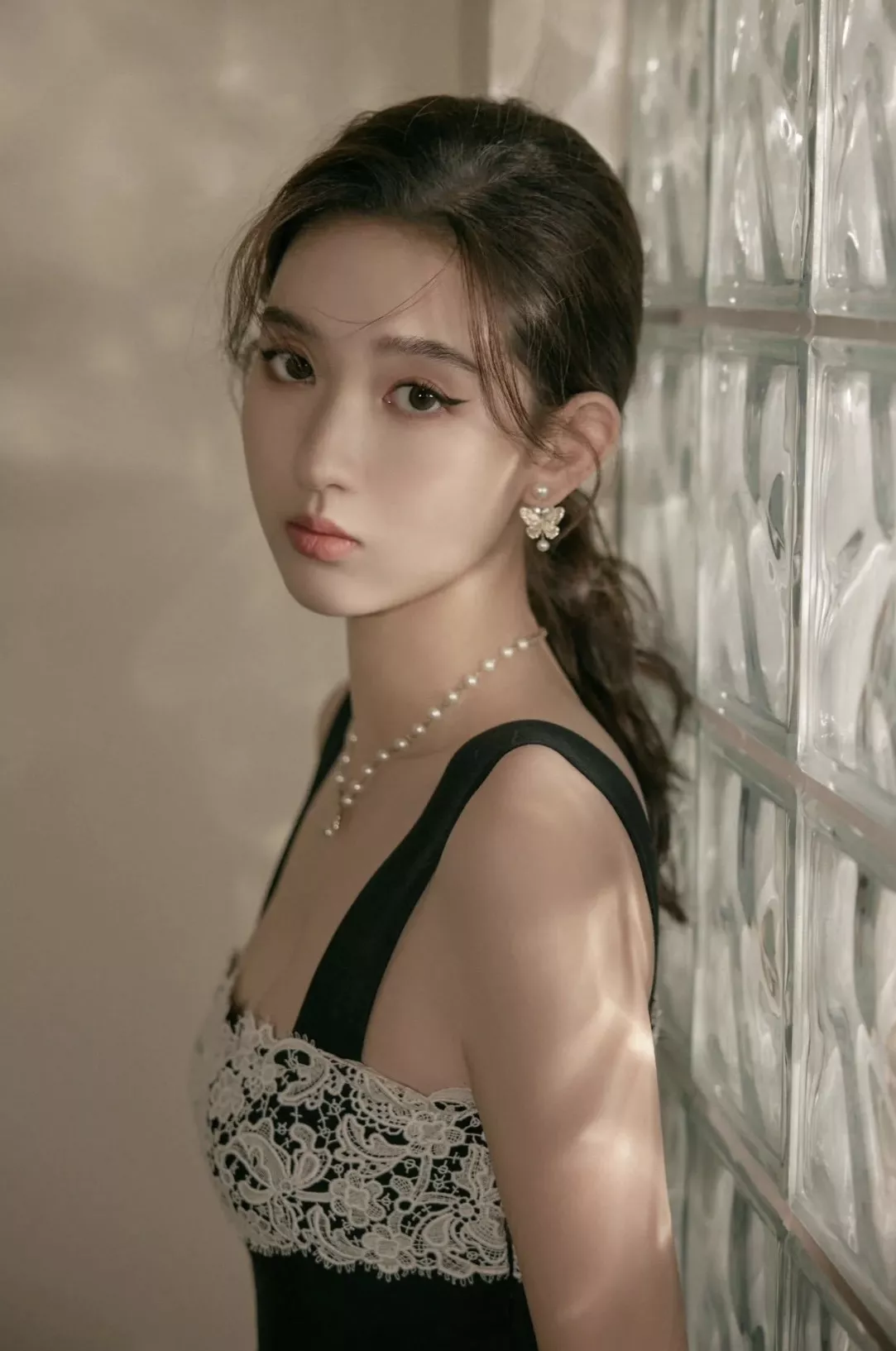 디올 버터플라이 모티브 진주 장식 귀걸이 상세 이미지 44