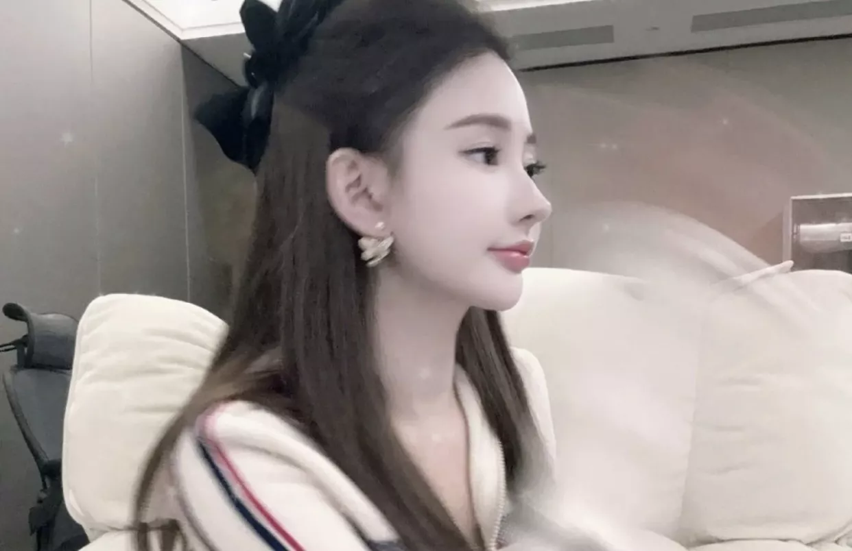 디올 버터플라이 모티브 진주 장식 귀걸이 상세 이미지 28