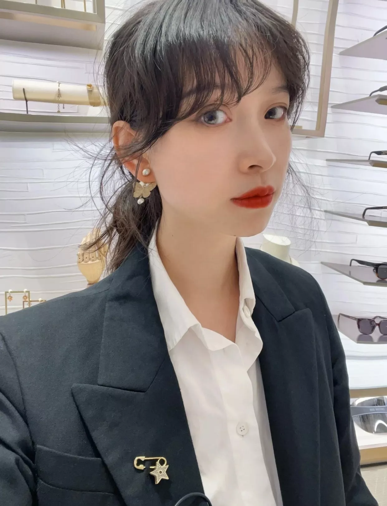 디올 버터플라이 모티브 진주 장식 귀걸이 상세 이미지 35