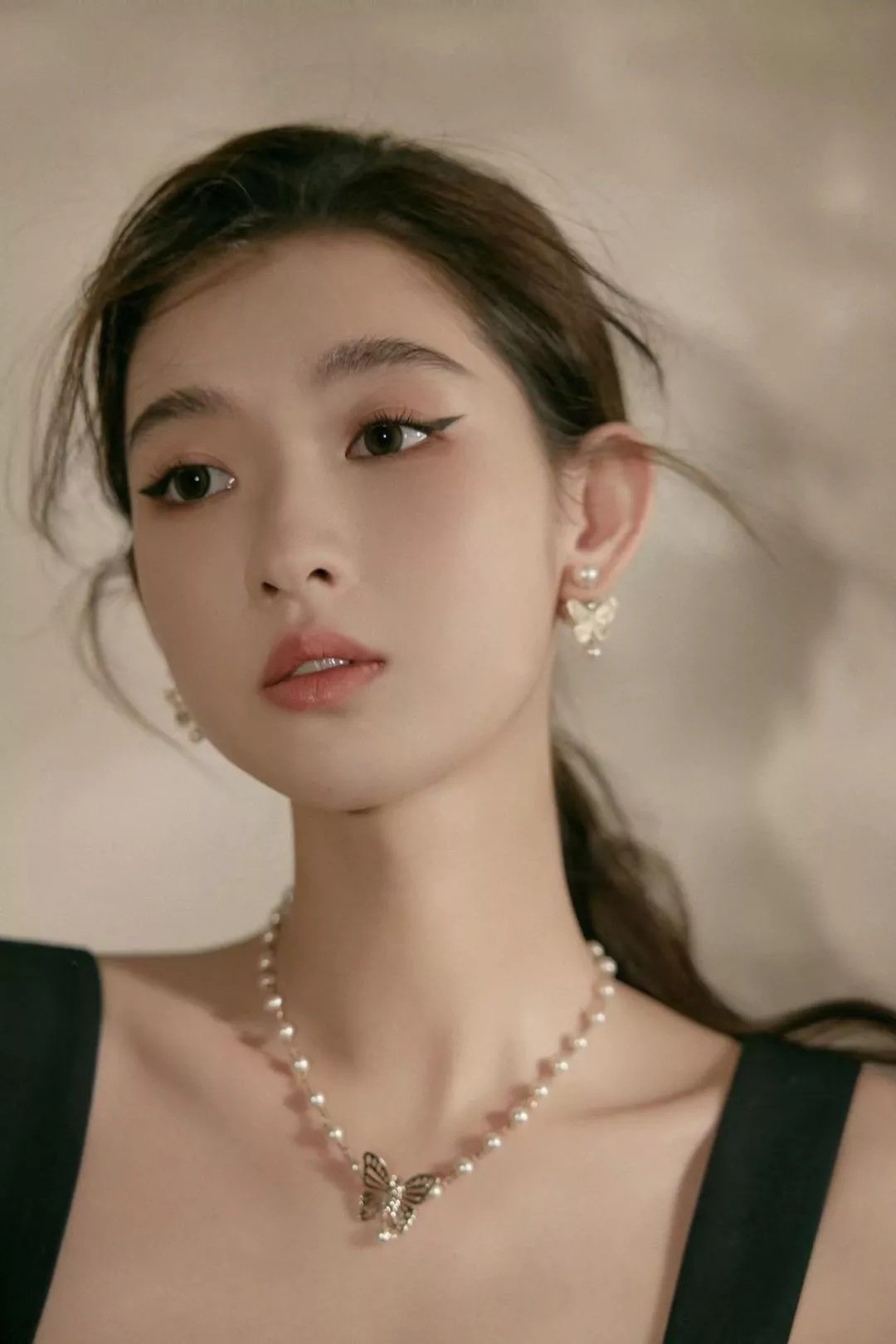 디올 버터플라이 모티브 진주 장식 귀걸이 상세 이미지 39