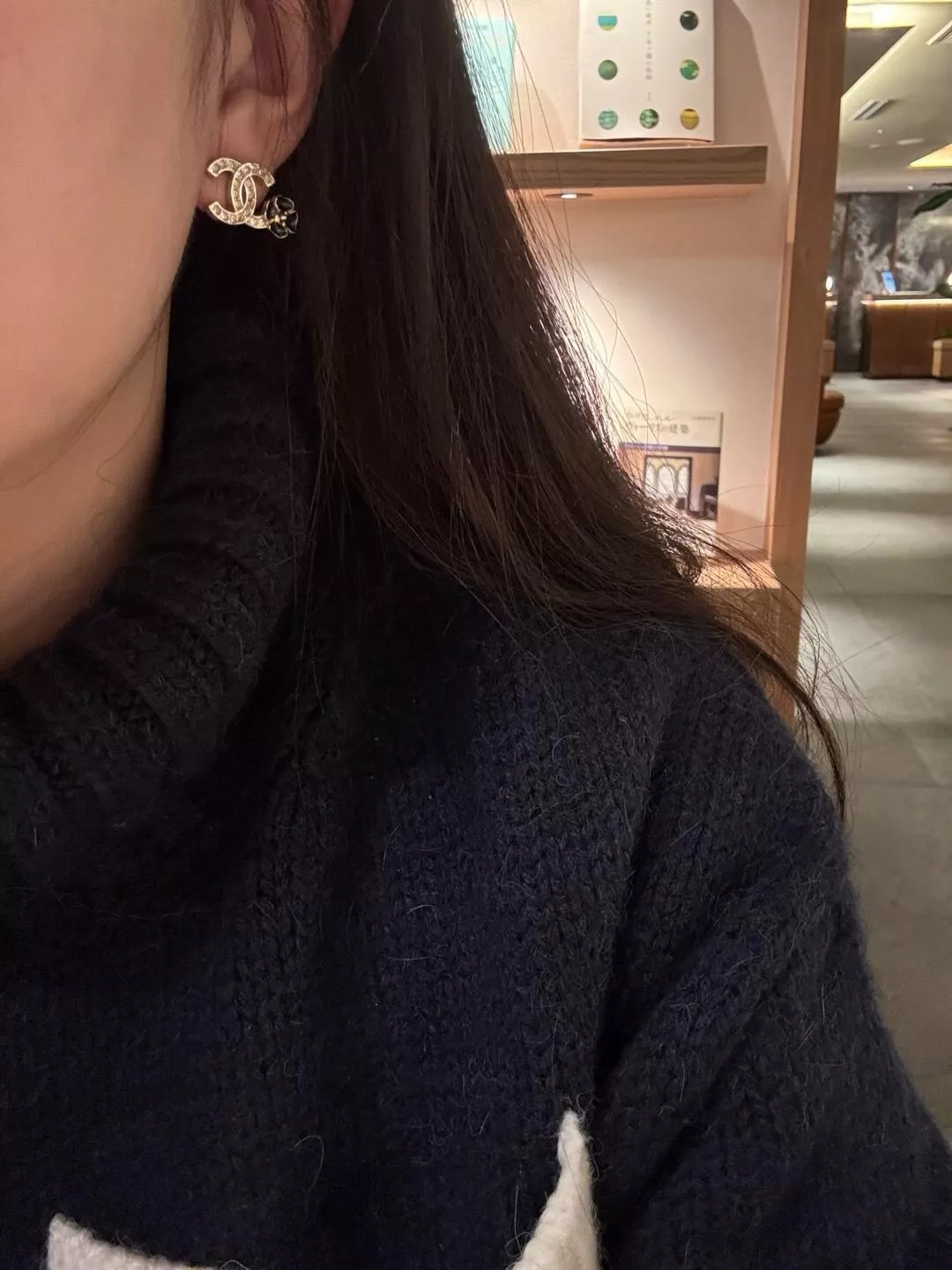 샤넬 비대칭 까멜리아 더블 C 이어링 상세 이미지 13