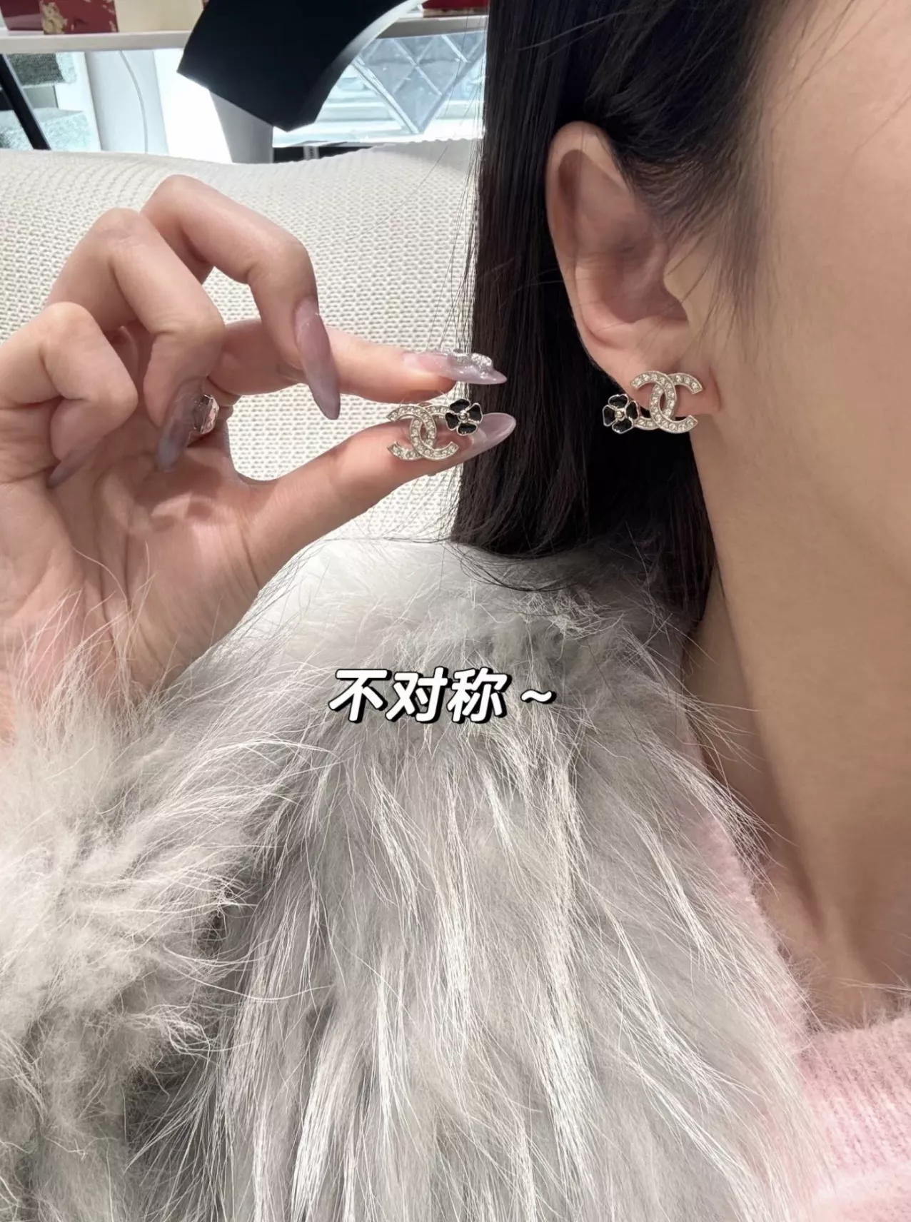 샤넬 비대칭 까멜리아 더블 C 이어링 상세 이미지 12