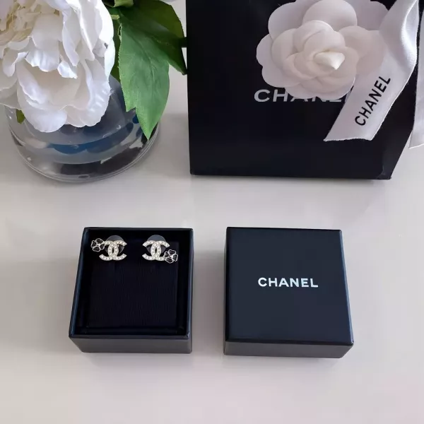 샤넬 비대칭 까멜리아 더블 C 이어링