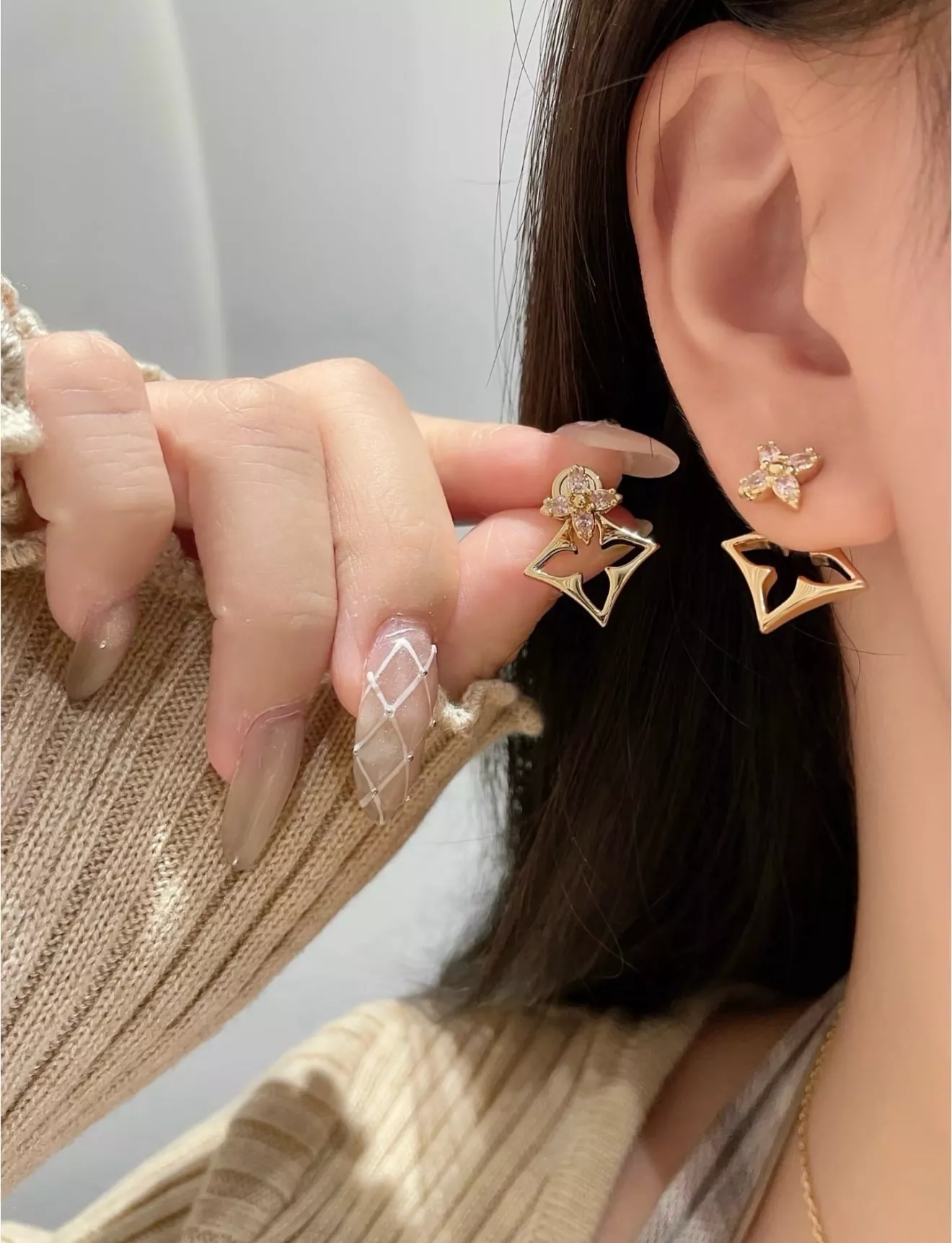 루이비통 모노그램 플라워 핑크 스톤 귀걸이 상세 이미지 9