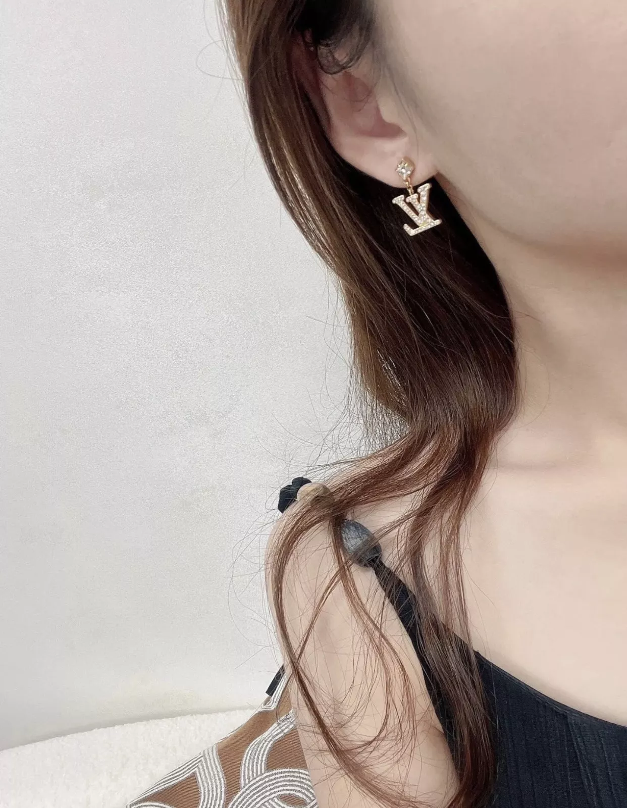 루이비통 로고 이어링 상세 이미지 9