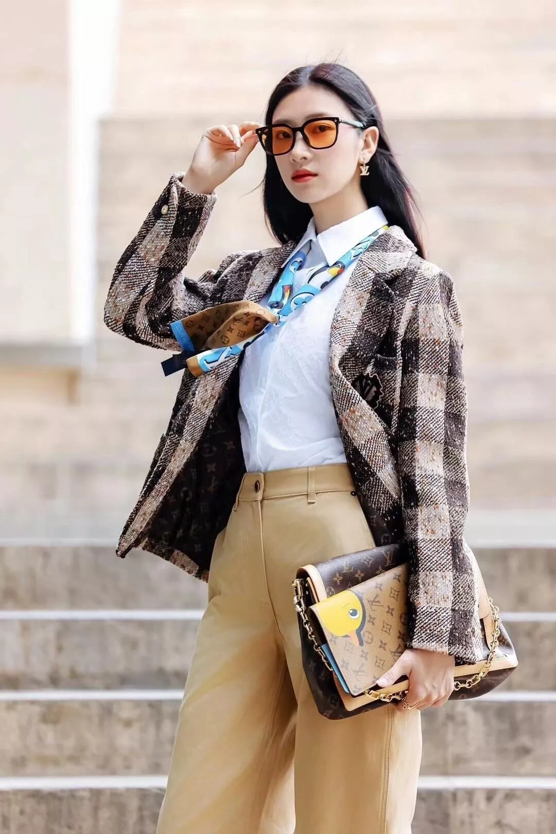 루이비통 로고 이어링 상세 이미지 13