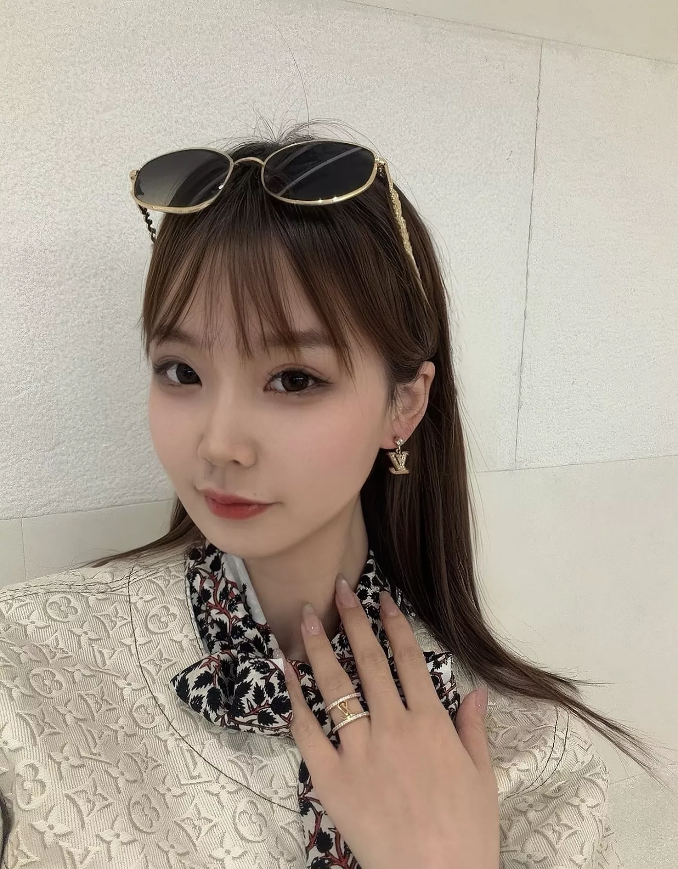루이비통 로고 이어링 상세 이미지 17