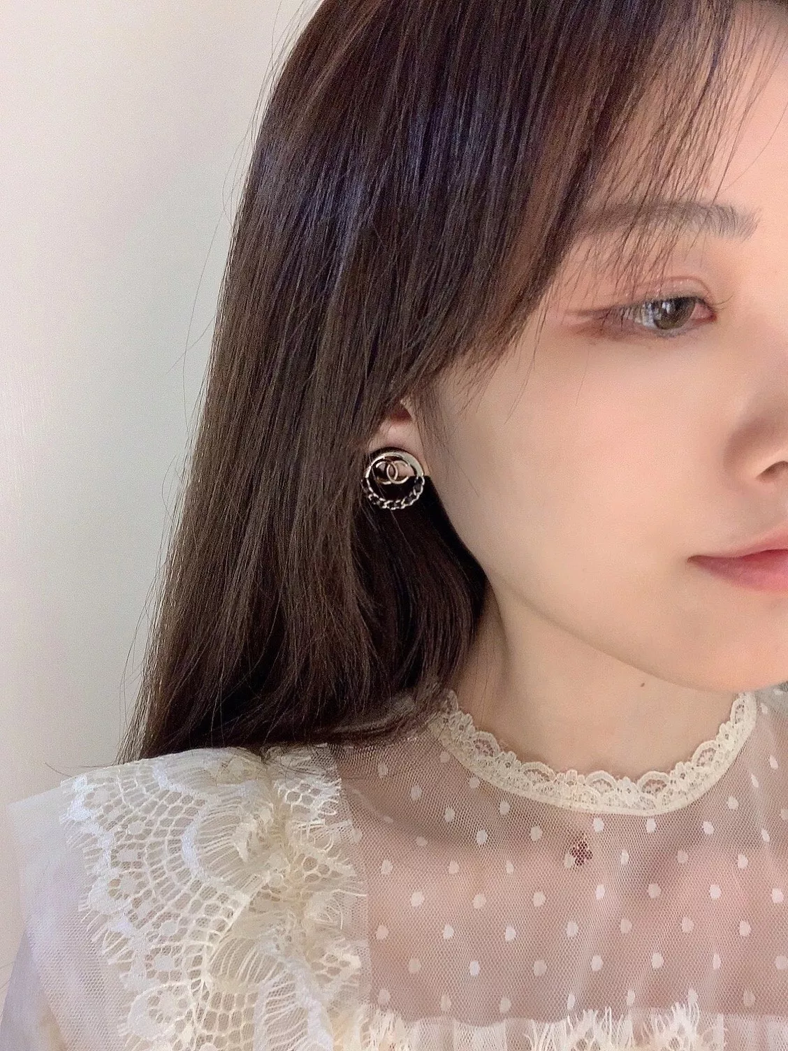 샤넬 체인 디테일 원형 귀걸이 상세 이미지 24