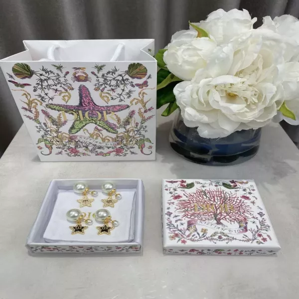 디올 CD 오각별 진주 귀걸이