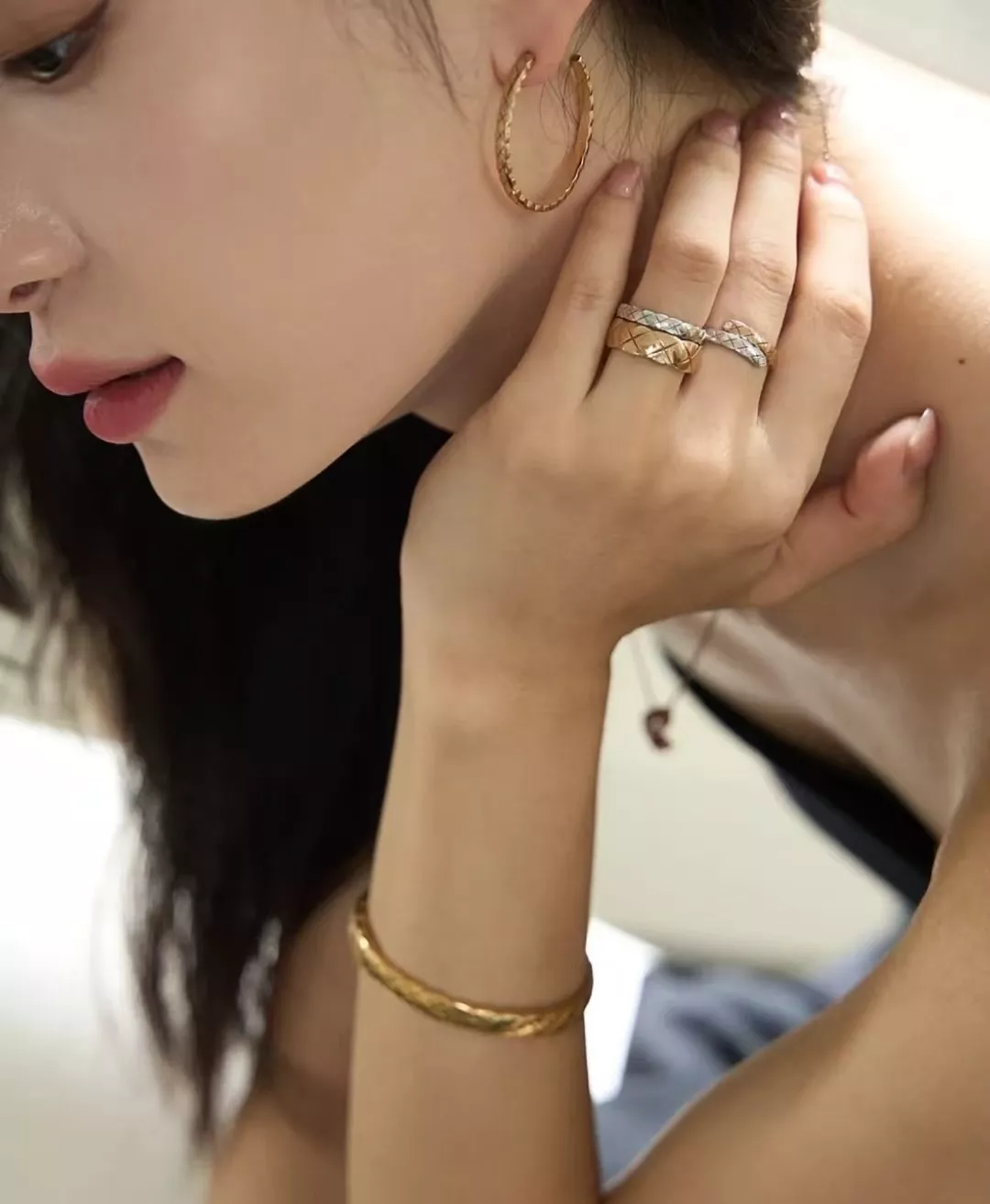 샤넬 코코 크러시 퀼팅 후프 귀걸이 상세 이미지 13