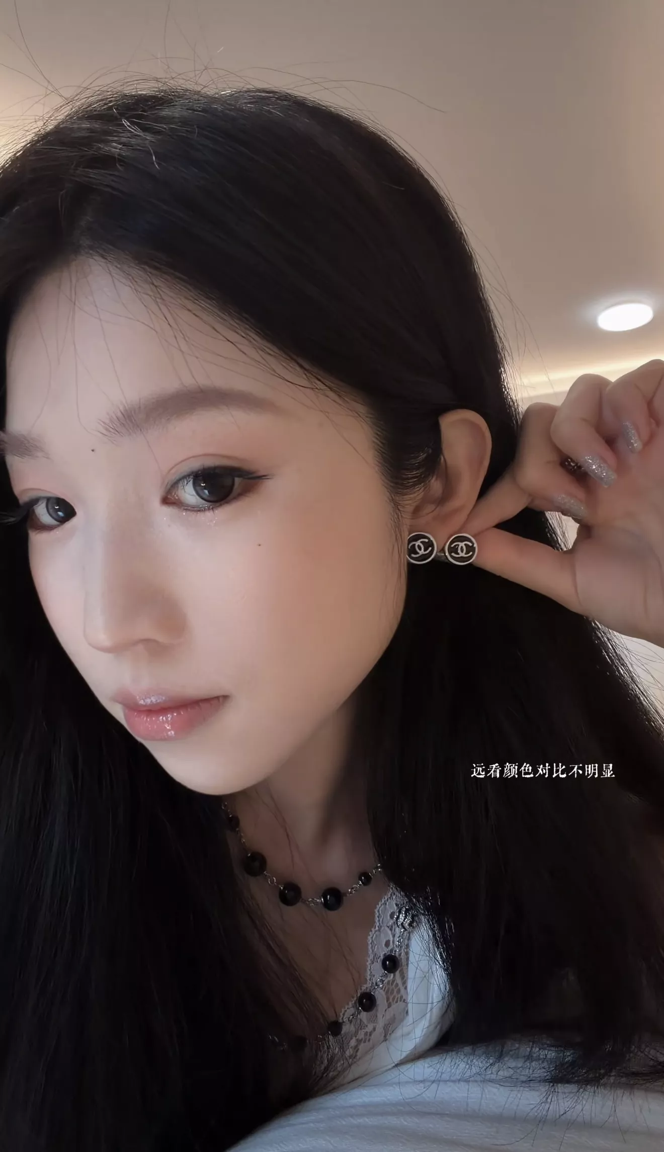 샤넬 원형 에나멜 로고 이어링 상세 이미지 10