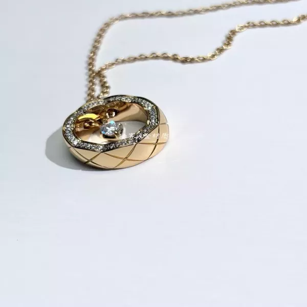 샤넬 코코 크러쉬 퀼팅 라운드 펜던트 목걸이