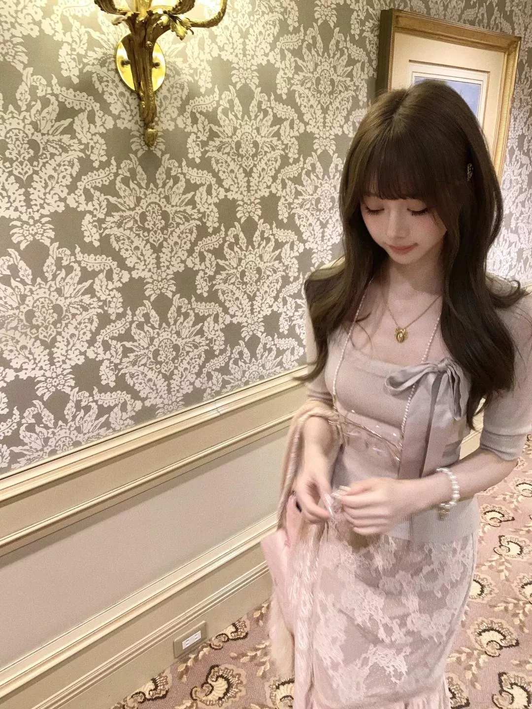 디올 복고 무드의 리본 장식 목걸이 상세 이미지 12
