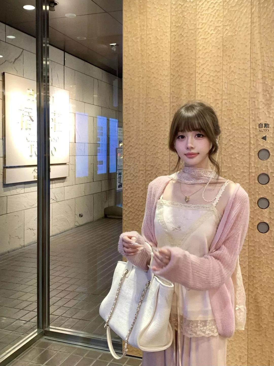 디올 복고 무드의 리본 장식 목걸이 상세 이미지 16