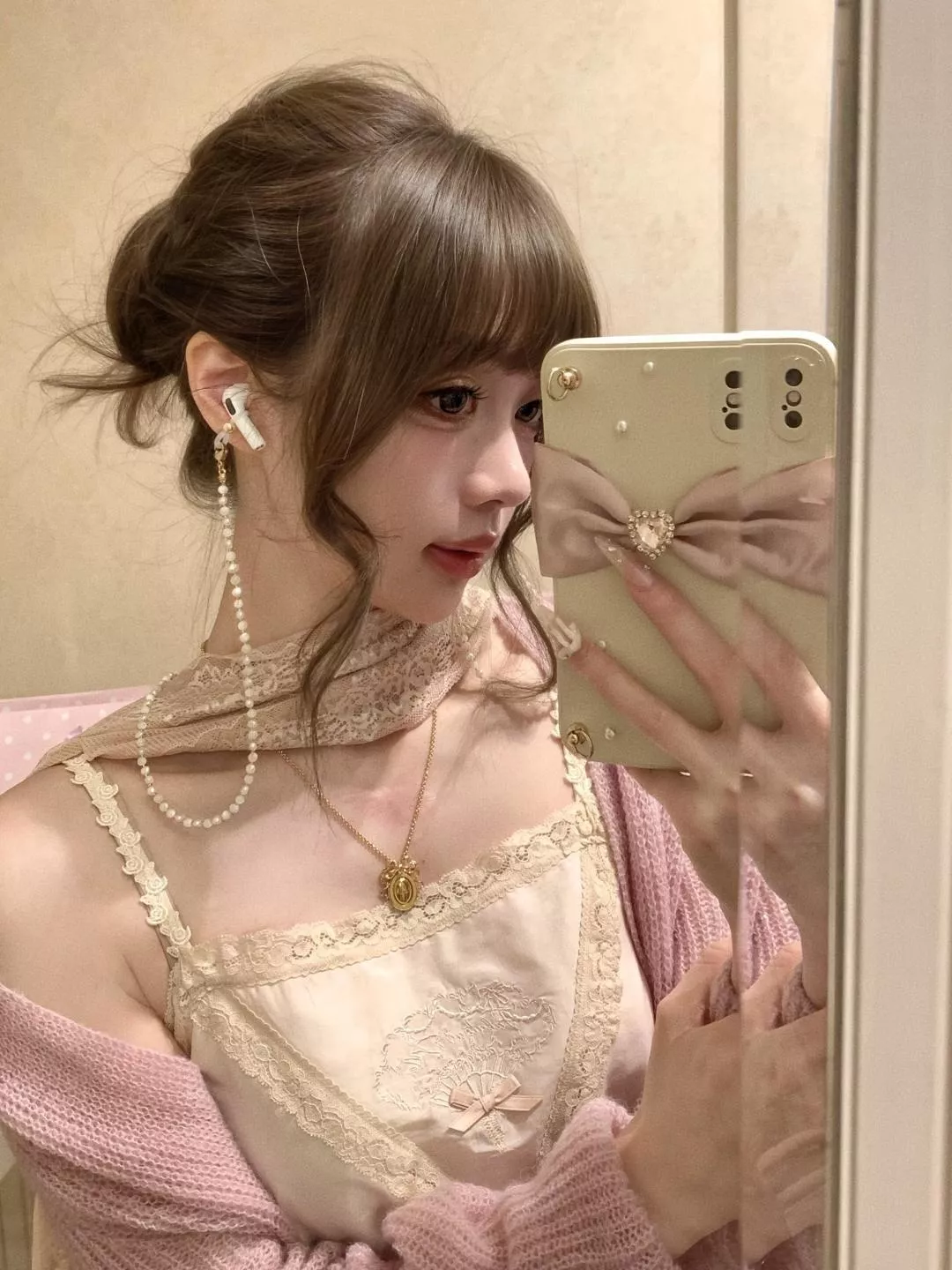 디올 복고 무드의 리본 장식 목걸이 상세 이미지 18