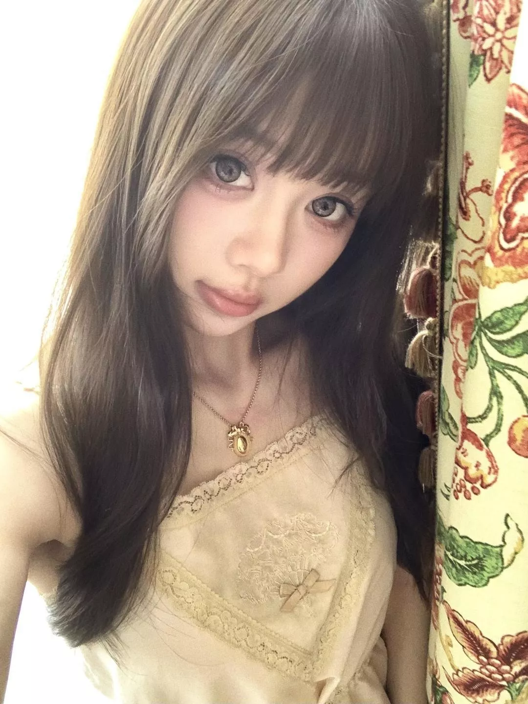 디올 복고 무드의 리본 장식 목걸이 상세 이미지 20