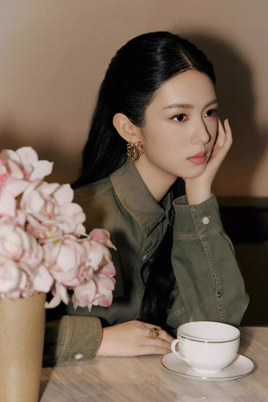 디올 리본 모티브 로고 귀걸이 상세 이미지 13