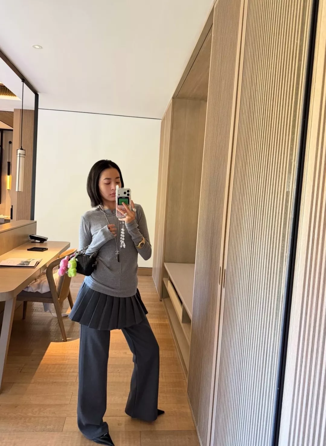 샤넬 빗 모티브 더블 C 펜던트 목걸이 상세 이미지 16