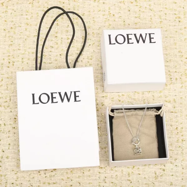 로에베 아나그램 로고 펜던트 목걸이