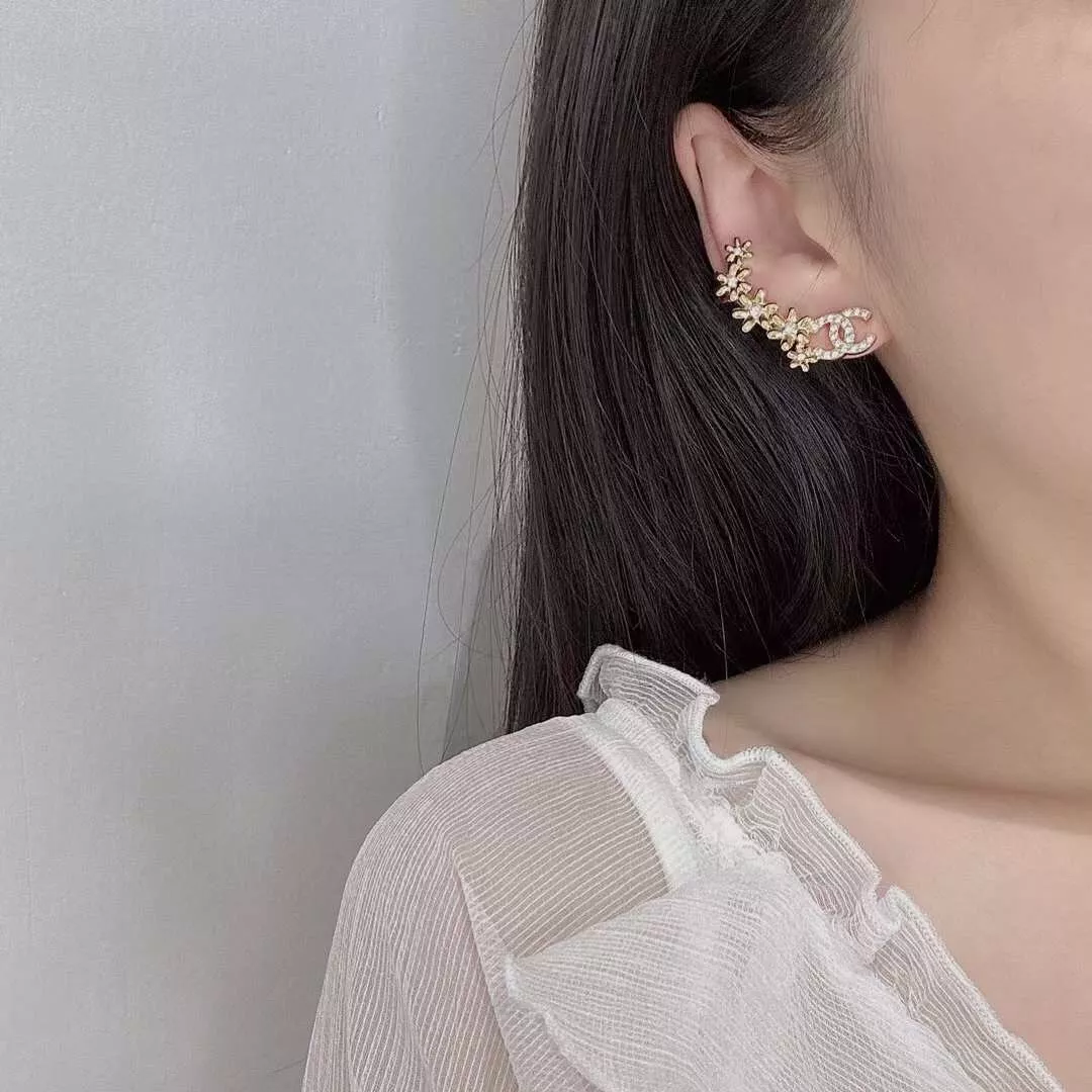 샤넬 빈티지 무드의 플라워 이어 커프 귀걸이 상세 이미지 27