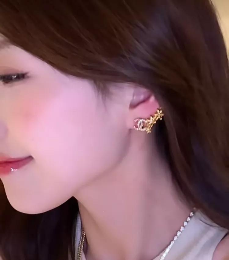 샤넬 빈티지 무드의 플라워 이어 커프 귀걸이 상세 이미지 18
