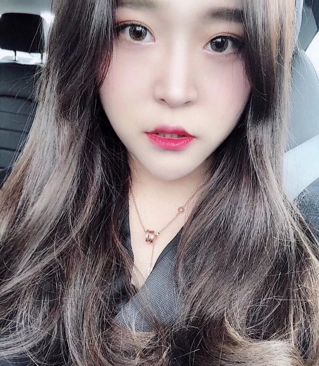 불가리 유려한 곡선 라인의 목걸이 상세 이미지 10
