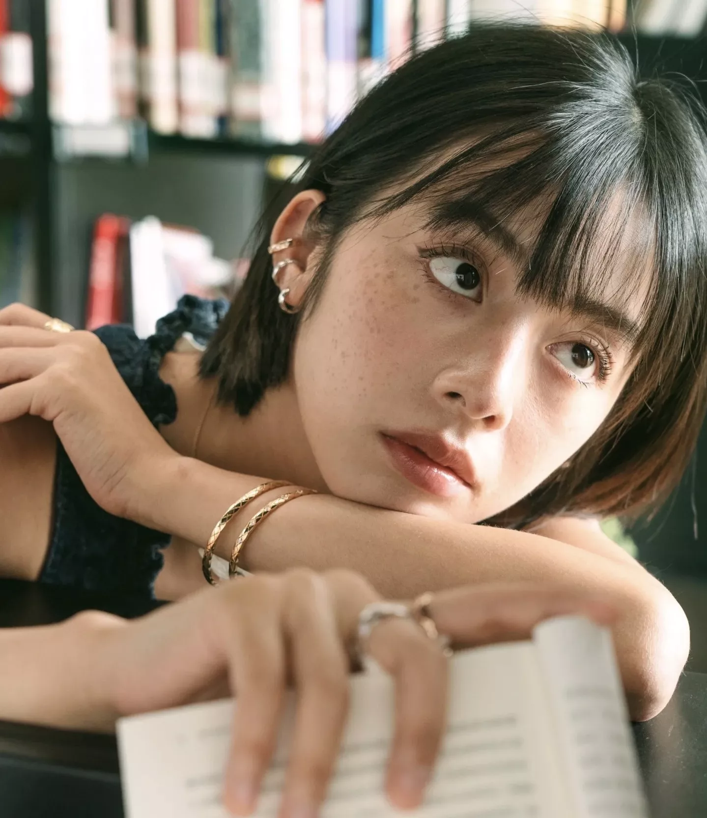 샤넬 퀼팅 패턴 하프 다이아 뱅글 팔찌 상세 이미지 24